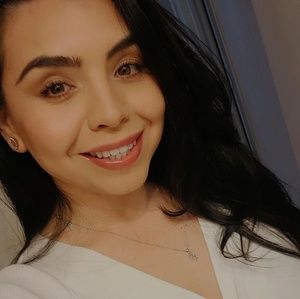 Meet your Posher, Ana